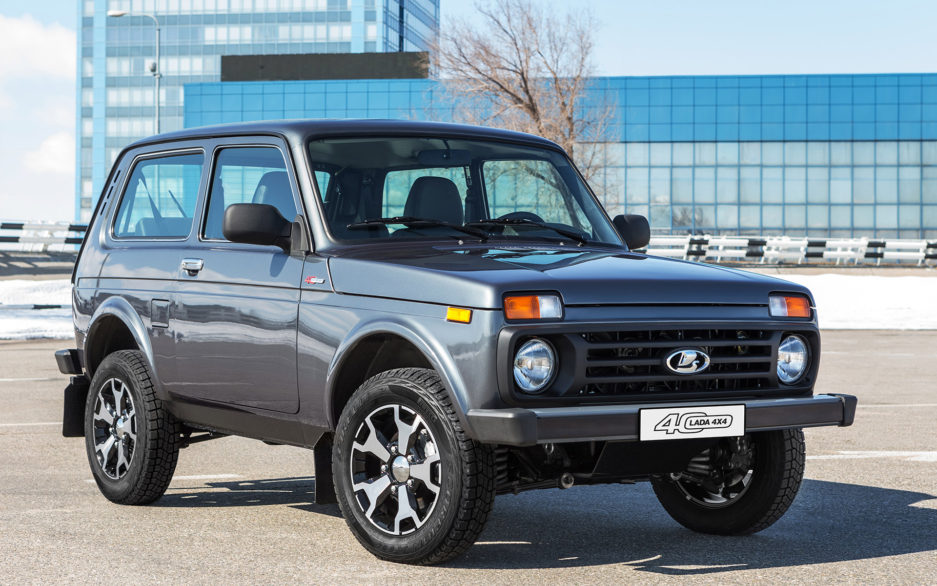 /img/cars/1637051925-exterior_lada_4x4_3_dv_10.jpg