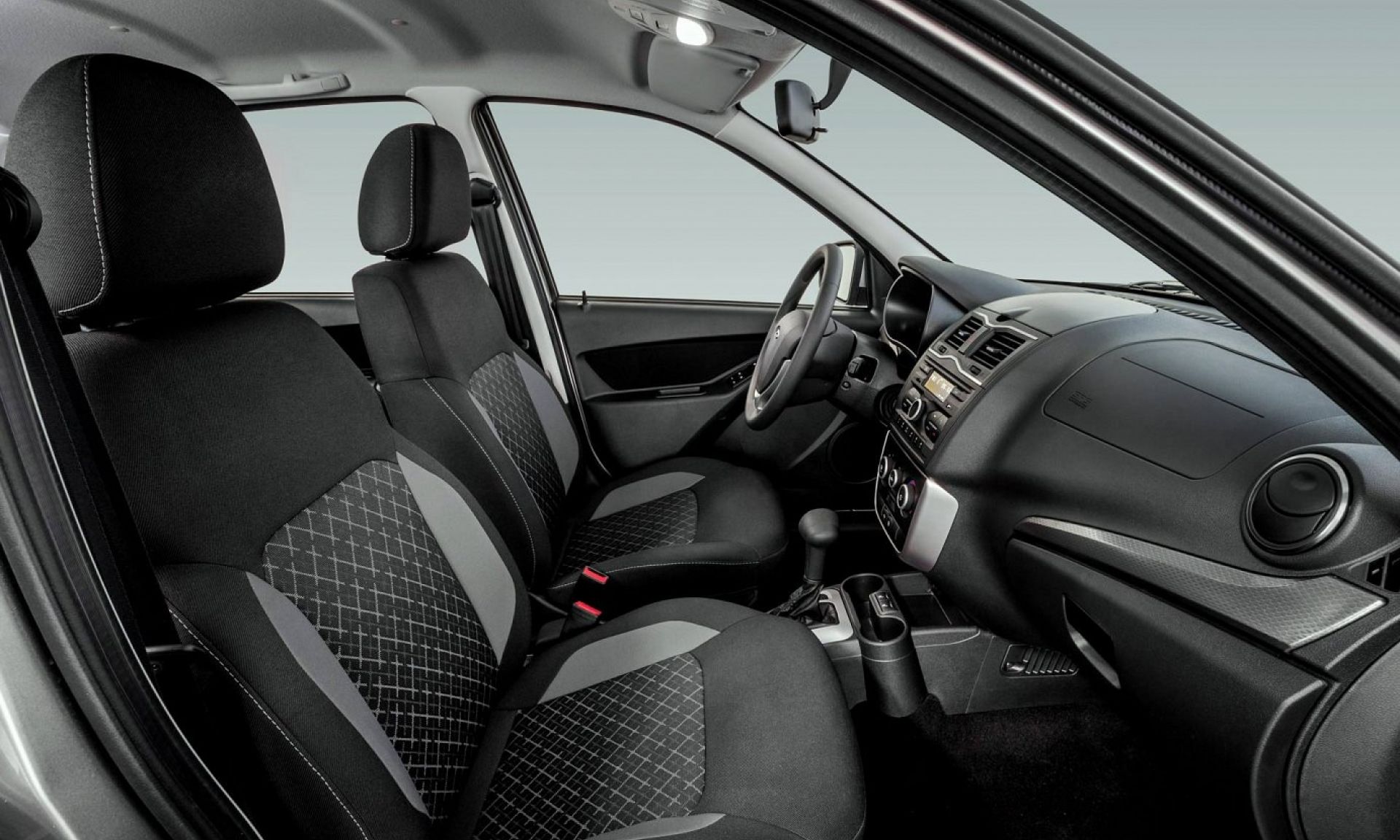 /img/cars/1637052088-interior_lada_Granta_sedan_5.jpg