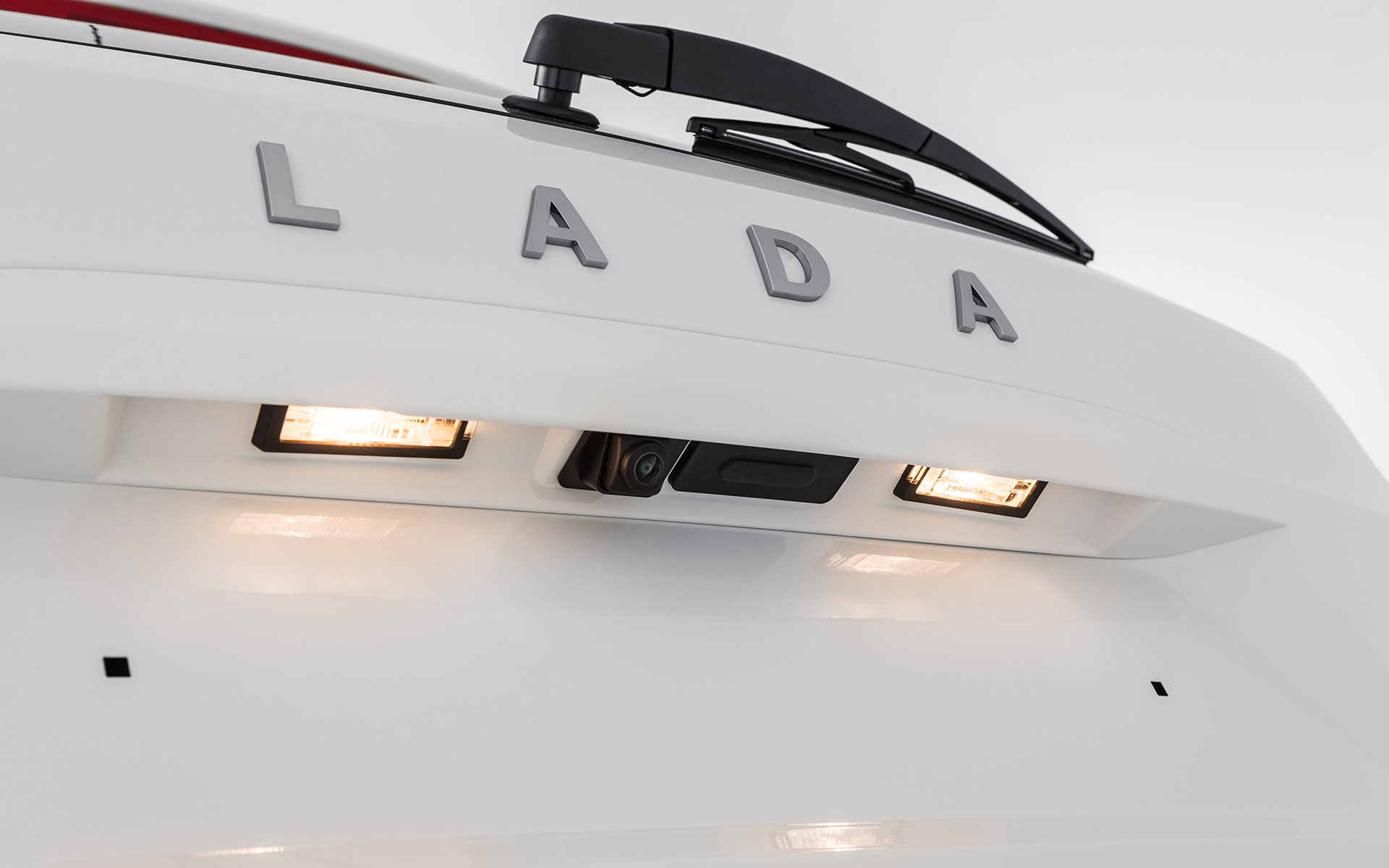 /img/cars/1637052420-exterior_lada_XRAY_1.jpg
