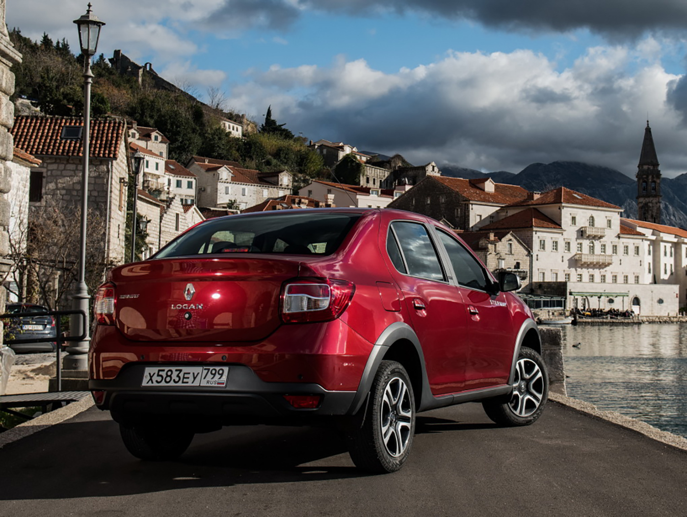 /img/cars/1637052992-exterior_renault_Logan_Stepway_12.jpg